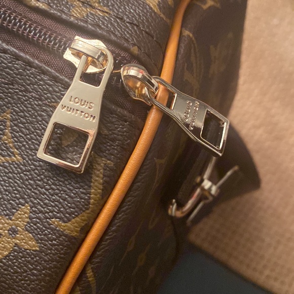 High quality large duffel bag 22L by 12 high - Picture 4 of 6